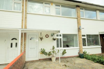 🏠 Stunning 4-Bedroom Home with Large Patio ✨ N17  Main Photo