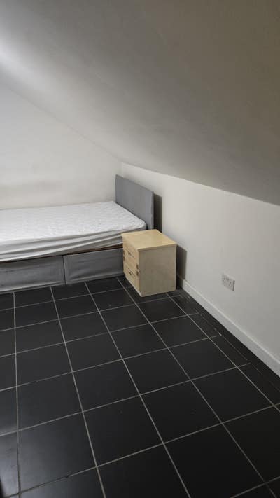 1 double room available in Croydon Main Photo