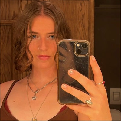 Professional Female seeks a single or double room Main Photo