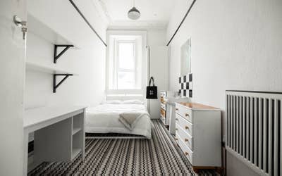 Bright Double Room- Greenbank Ave Main Photo