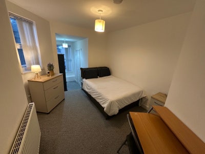 2 Luxury En-suite double room - 15 Walton L4 6UD Main Photo