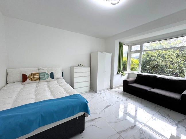 Bright & Modern Room –All Bills Included! Wembley! Main Photo