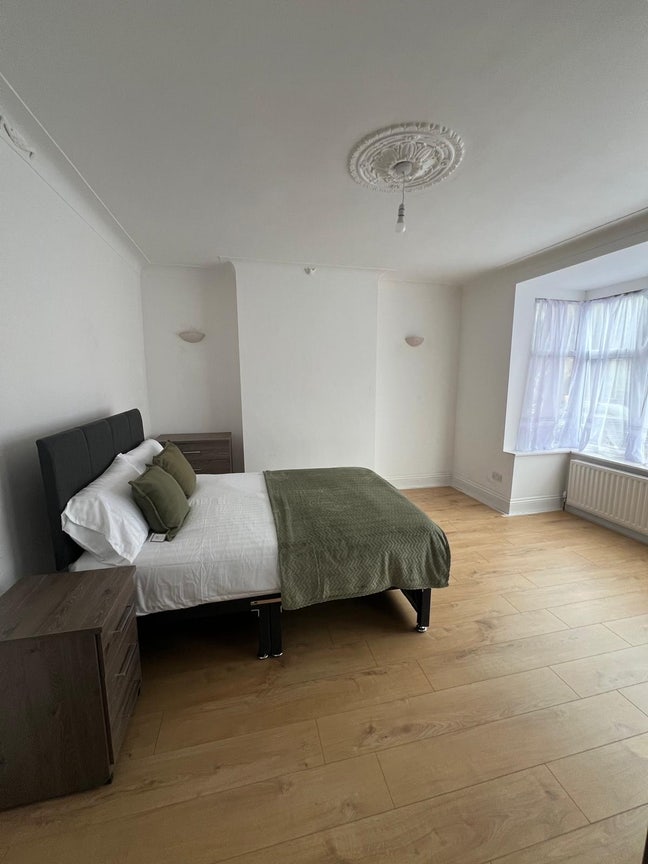 Newly Refurbished large Double Rooms in Bristol  Main Photo