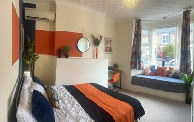 ⭐️Double rooms with shared office close to city ⭐️ Main Photo