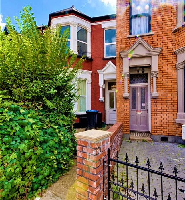 Join a Clean, Friendly Household –2 Rooms ! NW2 Main Photo