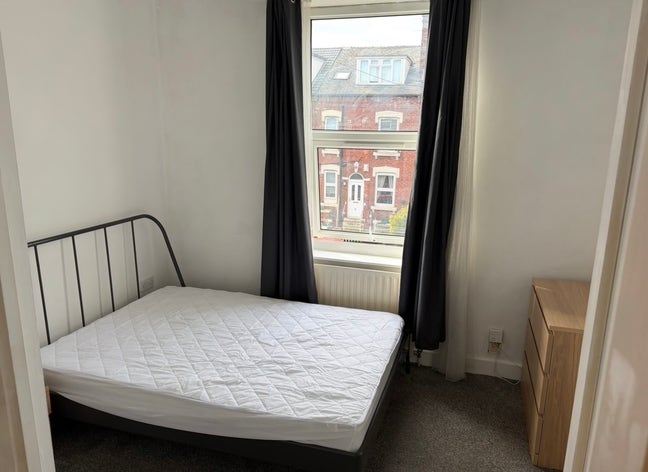 Spacious room to rent Main Photo