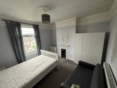 Large Double Room in Erith &pound;550 + Bills +&pound;165 p/m Main Photo