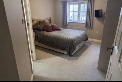 Double room  En-suite built-in wardrobes Main Photo