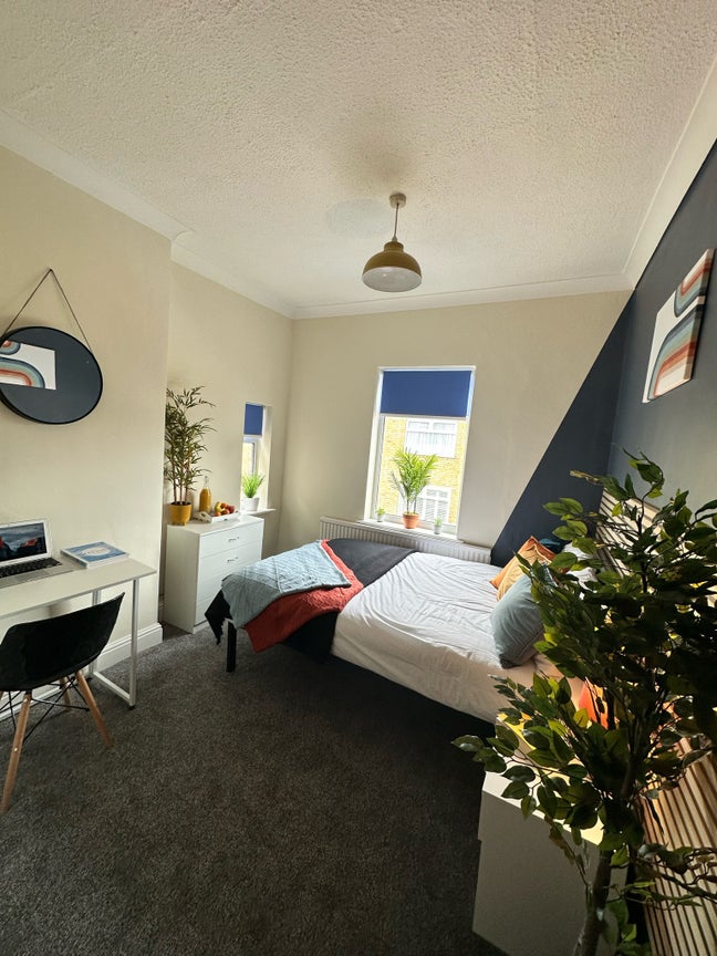 Lovely room within walking distance of city centre Main Photo