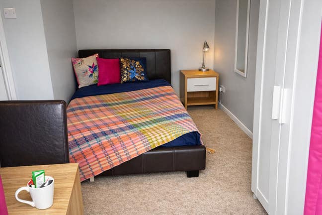 2 Spacious Dbl En-suite rooms Main Photo