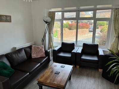 Double Room Available in Drayton Main Photo