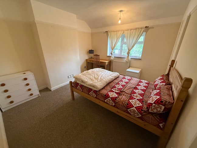 Double Bedroom in Great Location  Main Photo