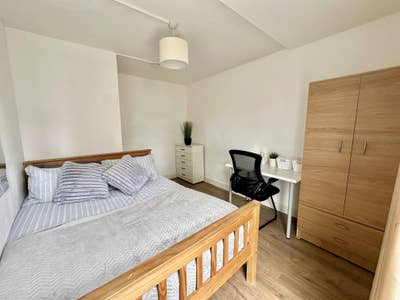 Dalston/Haggerson*Xl Double Available Main Photo