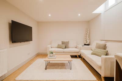 🦅Newly Renovated HMO Property🦅 Main Photo