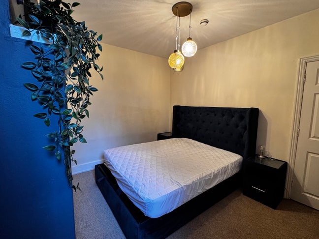 Lovely house share-available  Main Photo