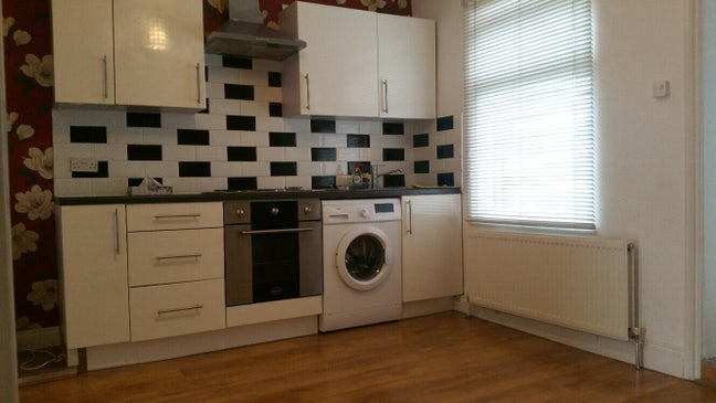 One Bedroom Flat in Whetstone High Road Main Photo