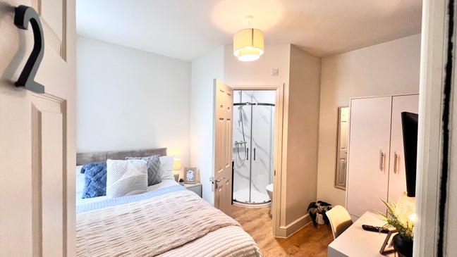 Luxury Ensuite Rooms | Deposit Free Option Main Photo