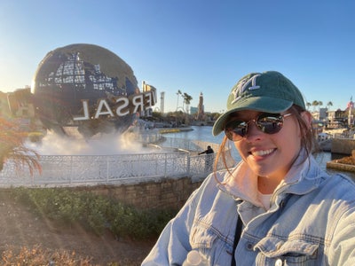 I am a professional female aged 30. I am look... Main Photo