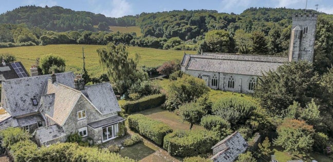 Lovely cottage looking to become a small community Main Photo