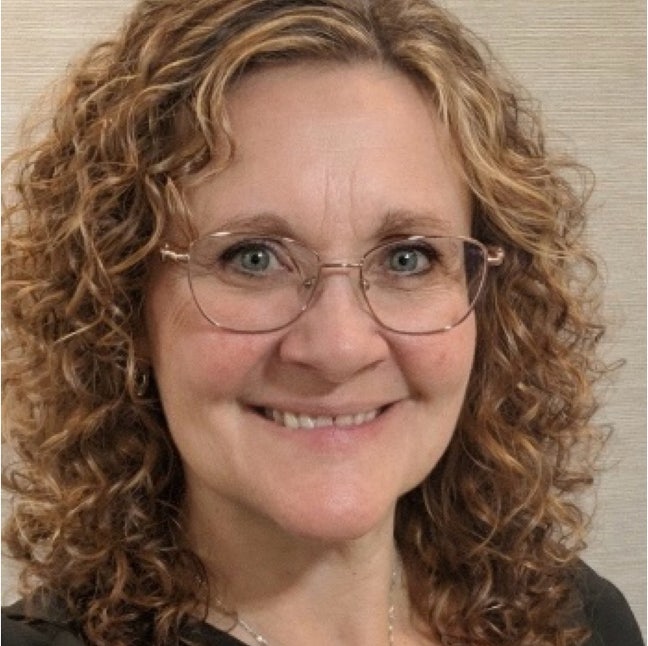 Professional Female needs room Main Photo