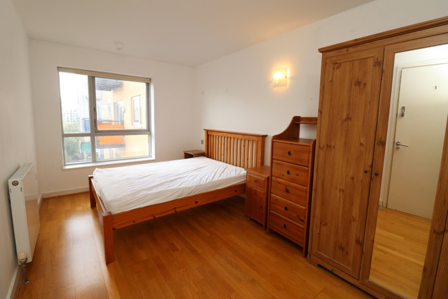 Ensuite Behind 02 for 2 People - North Greenwich  Main Photo