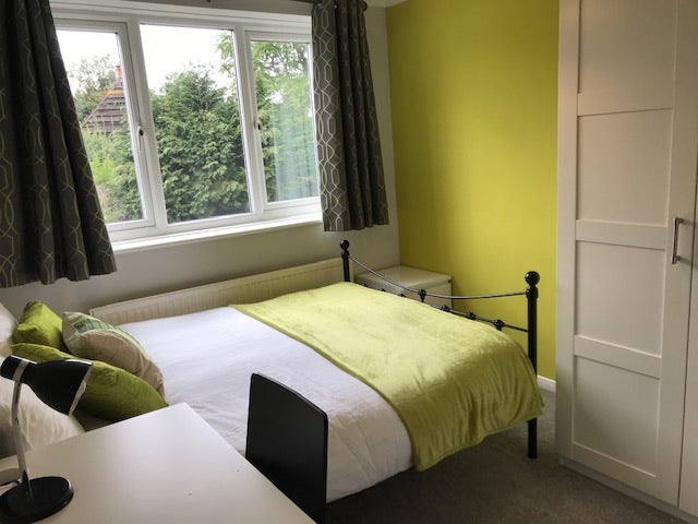 En Suite Room in Friendly Young House Share Main Photo