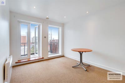 1 Bedroom Modern Flat in Central House, Stratford  Main Photo