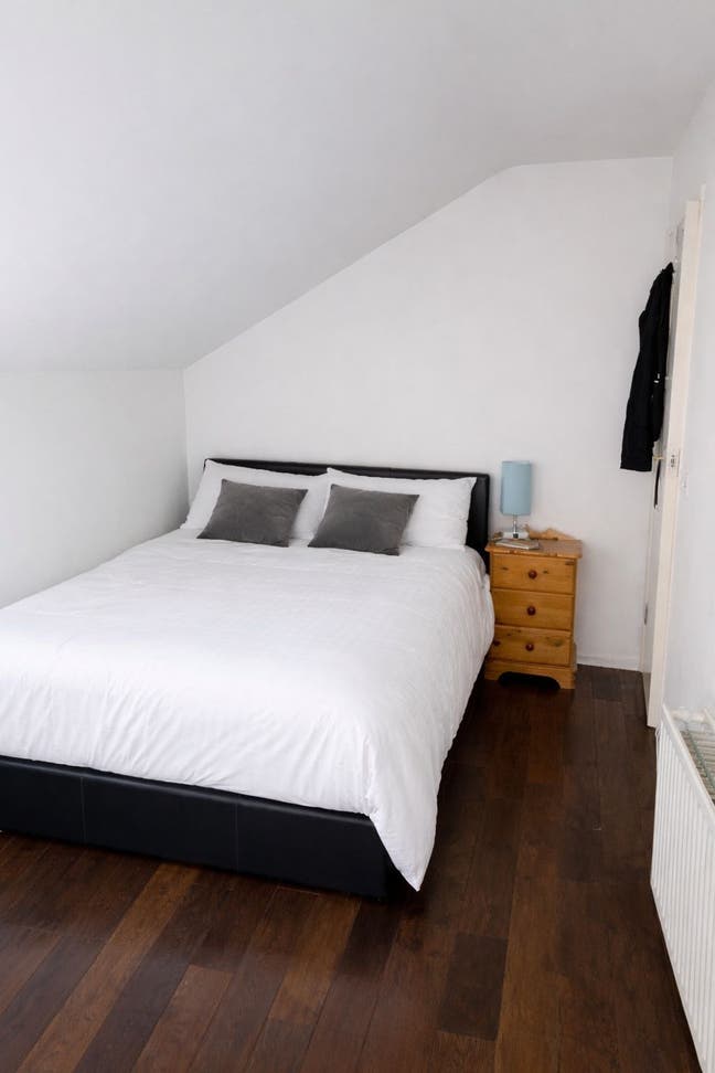 Spacious Double Room - West Norwood  Main Photo