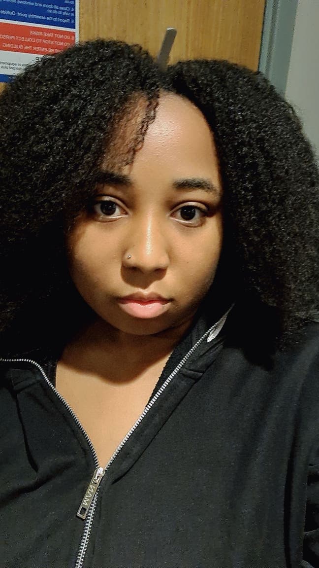 I am a professional female aged 24 looking to... Main Photo