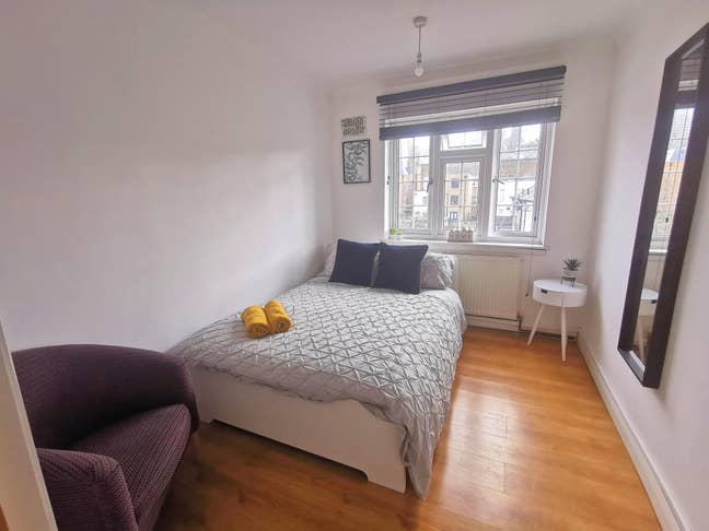 Available Now | Furnished Double Room | E14 Main Photo