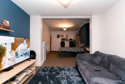 Cityside Living: Comfortable & Safe Rooms  Main Photo