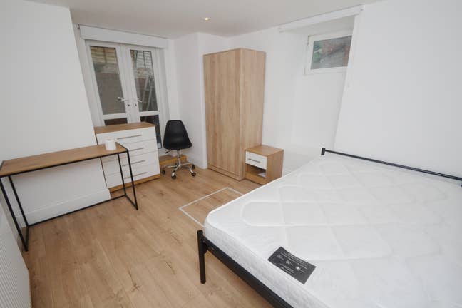 Student  Only House Share - Aubrey Road Main Photo