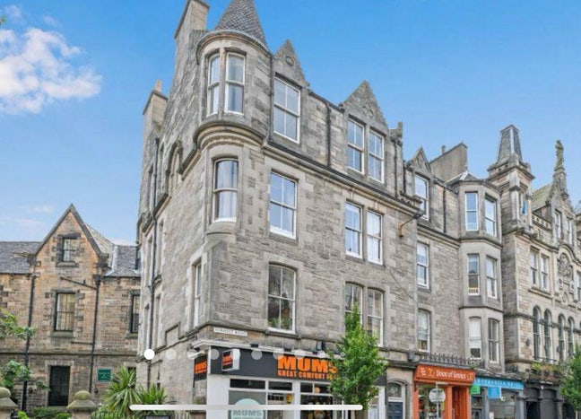 Dbl Room in a large, fully renovated Old Town flat Main Photo