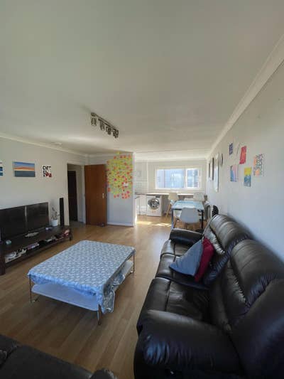 2 double rooms available -52 Guildford Park Avenue Main Photo