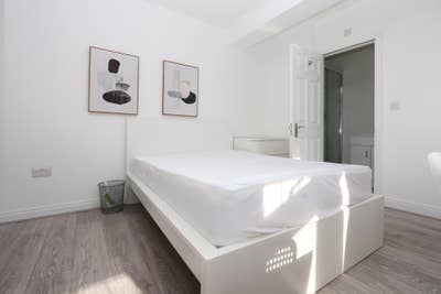 Sunny Ensuite in Ilford – Perfect for Short Stay Main Photo