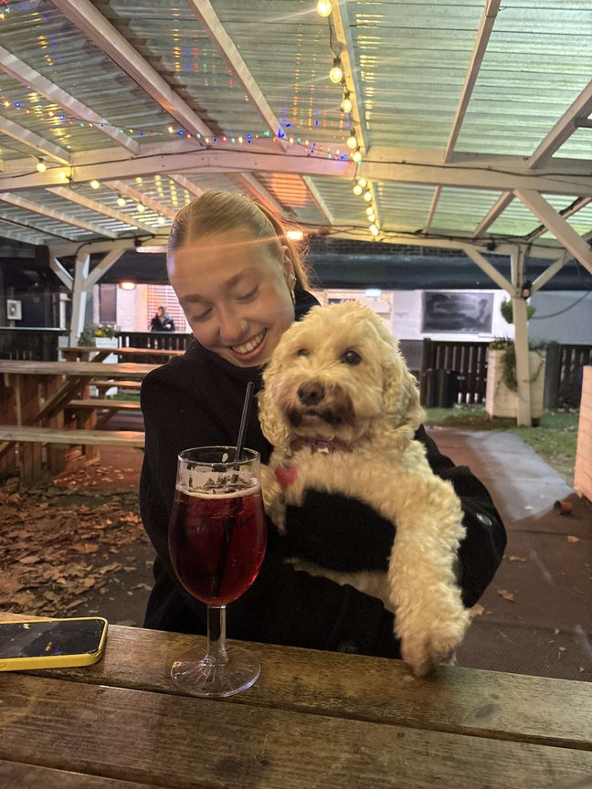 Seasonal female worker searching for a house share Main Photo