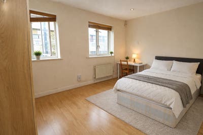 E1 Room/Aldgate/5mins Walk District & Hammersmith  Main Photo