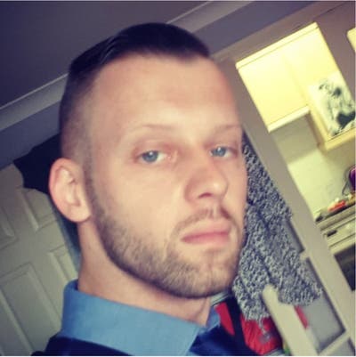 Very clean and tidy work most days chill at w... Main Photo