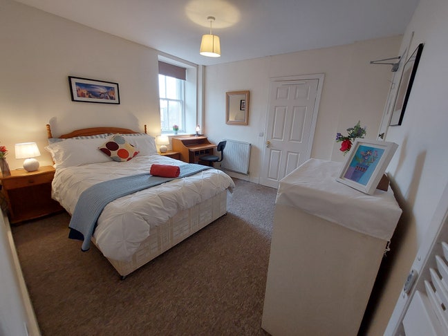 E-s double rooms near town centre, private parking Main Photo