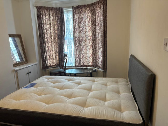 Room to let available in Rusholme Manchester City Main Photo