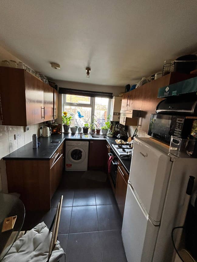 3 Bed House + Extra Room in Wood Green !  Main Photo