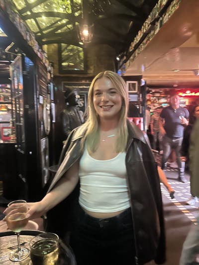 23 year old professional wanting to buddy up Main Photo