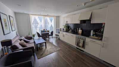 NumberOne -MediaCity Beautiful Apartment Available Main Photo