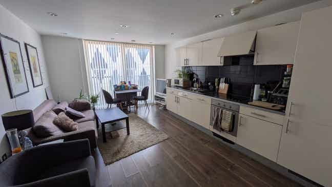 NumberOne -MediaCity Beautiful Apartment Available Main Photo