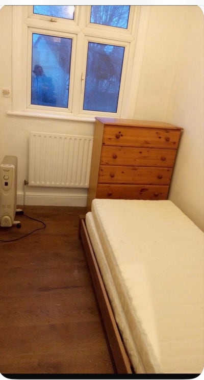 Lovely single room freshly decorated  Main Photo