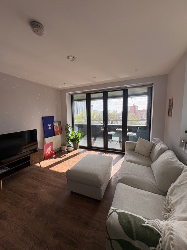 Flatmate needed for room in New Islington flat Main Photo