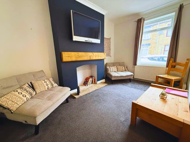 DS 🏡  Double Room Available.  Main Photo