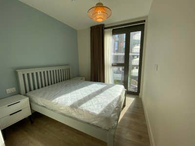 Private room with a sharing bathroom Main Photo