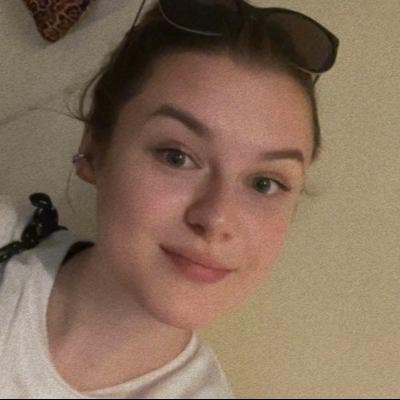 Professional Female seeks a double room Main Photo