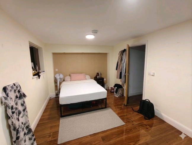 Double Room in Spacious 3-Bed Flat near Crouch End Main Photo